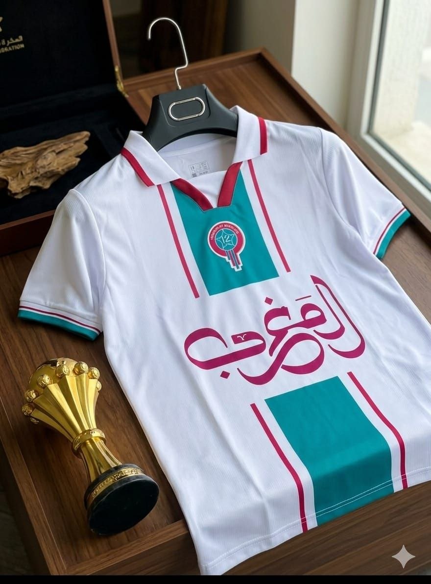 قميص أسود الأطلس